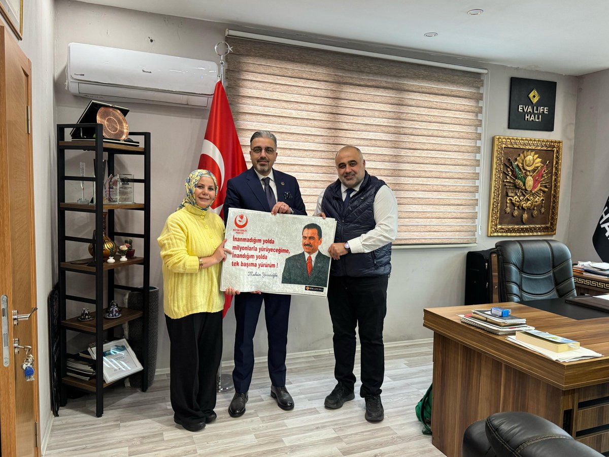 hlysncn's tweet photo. İl başkanımız sn.Gökhan İLGAR ile Life Halı sahibi sn.Levent YILMAZ beyi ziyaret ettik.Levent beye ilgi alakasından ve paha biçilemez hediyesinden dolayı çok teşekkür ederiz.
#muhsinlerölmezölmez 
@Mustafa_Destici
@gokhanilgar 
@dilekkskn14 
@bbpistanbulil 
@bbpgenelmerkez https://t.co/T6R1mZubEZ
