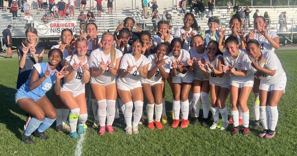GIRLS SOCCER ROUNDUP: Road Win Sends Mill Creek to Elite Eight @millcreekhawk bit.ly/4iBLQQT