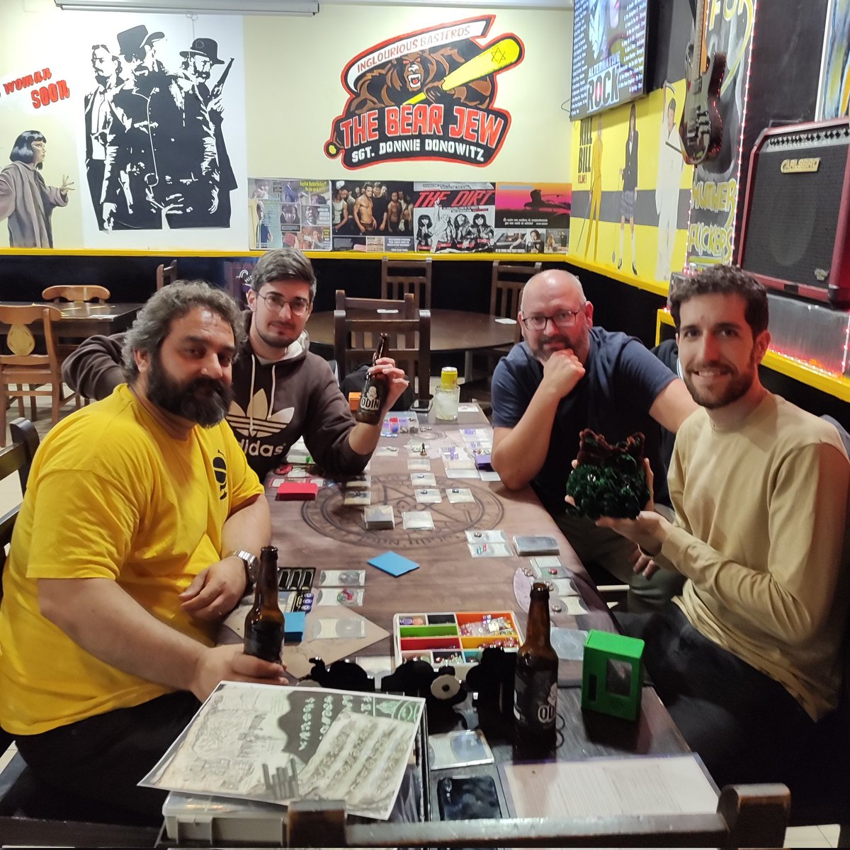 terretainnombra's tweet image. El apagón no llegó a R'Lyeh y todos los investigadores consiguieron regresar a salvo, pero no mentalmente sanos... al campamento con varios artefactos antiguos

Un ARKHAMARTES resiliente disfrutando del nuevo ciclo #ArkhamhorrorLCG en Valencia

@FFGames_ES
@Asmodee_es
@Gamegenic_