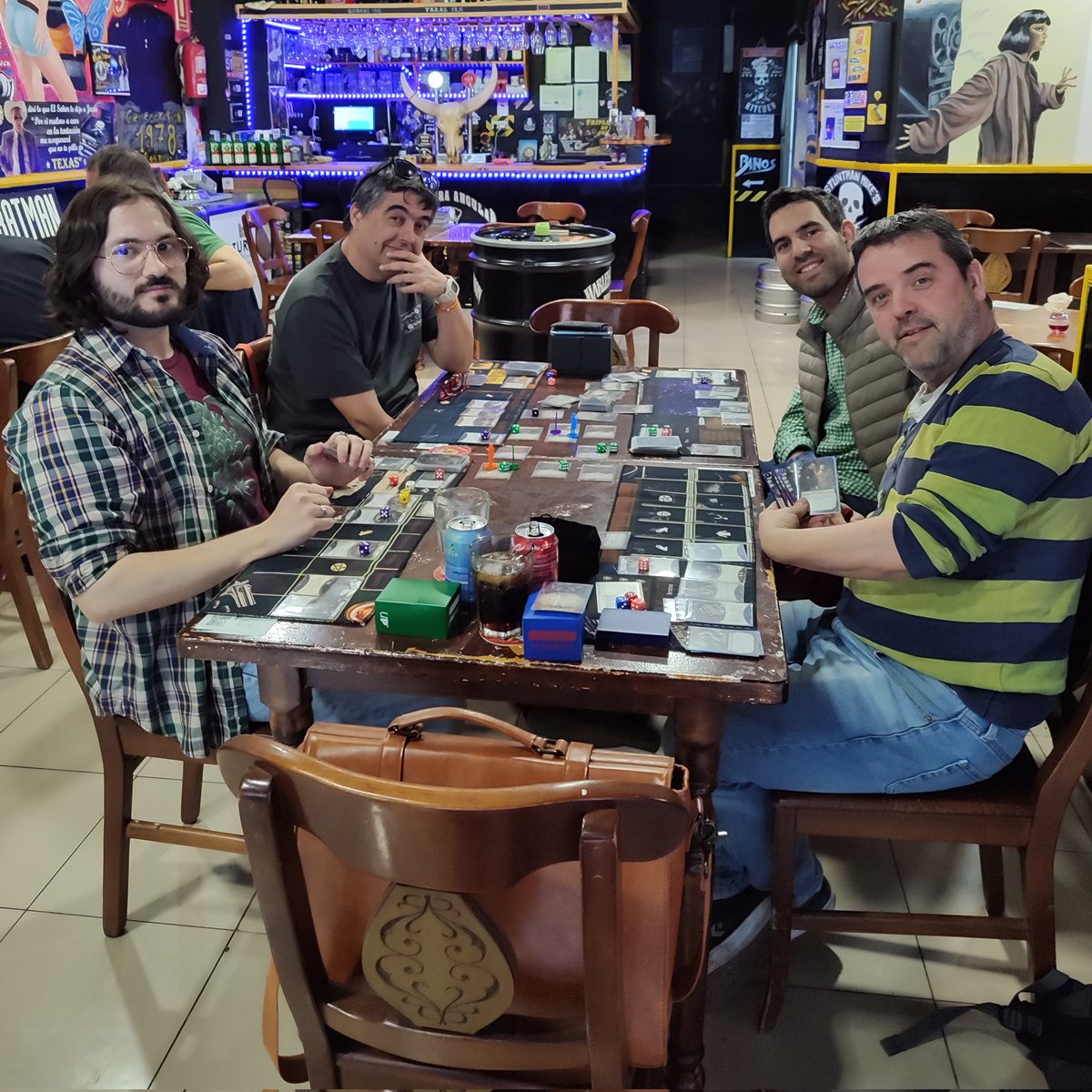 terretainnombra's tweet image. El apagón no llegó a R'Lyeh y todos los investigadores consiguieron regresar a salvo, pero no mentalmente sanos... al campamento con varios artefactos antiguos

Un ARKHAMARTES resiliente disfrutando del nuevo ciclo #ArkhamhorrorLCG en Valencia

@FFGames_ES
@Asmodee_es
@Gamegenic_