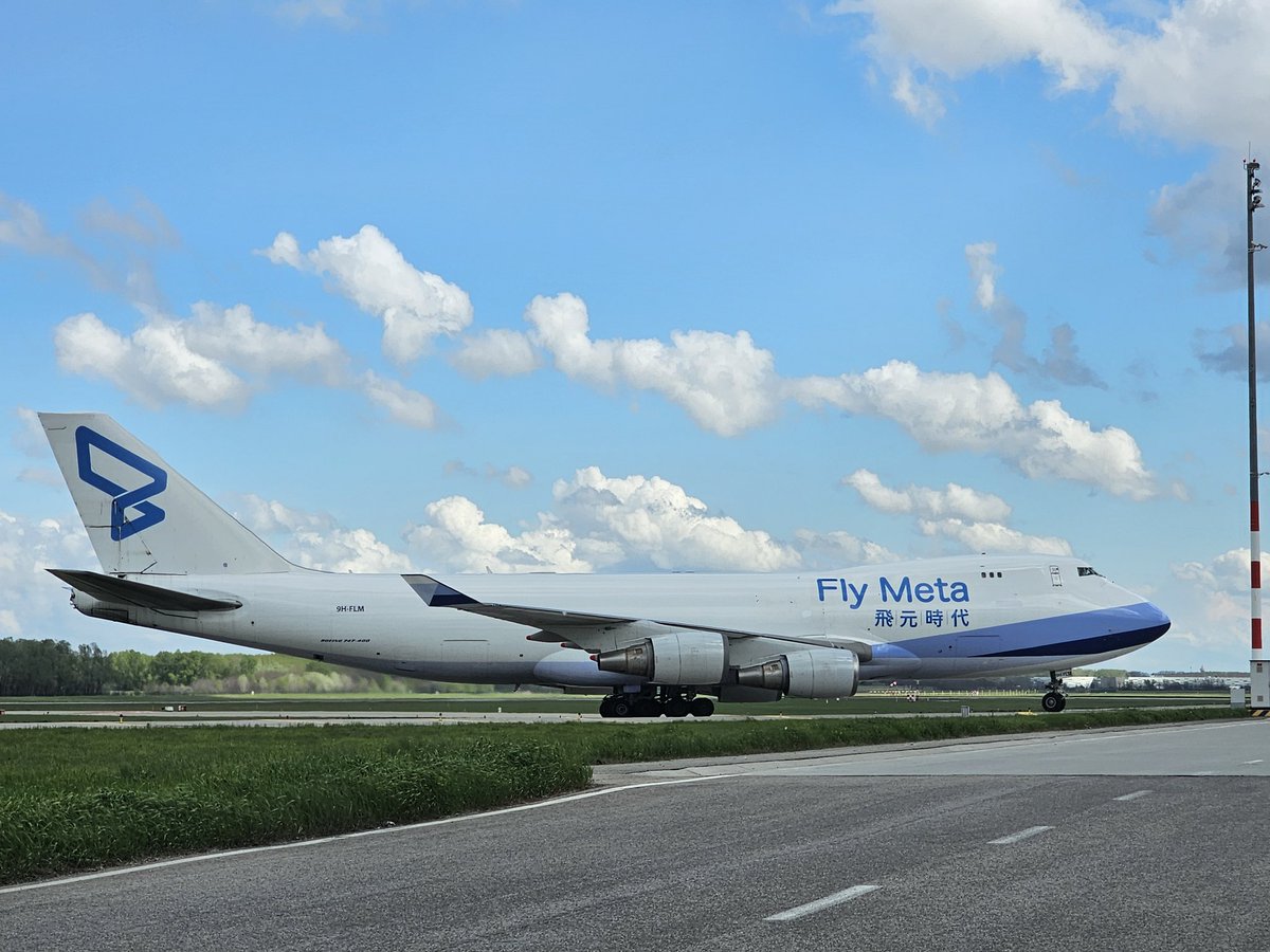 fly_meta's tweet photo. Looking good from every angle. 😎 #flymeta #cargofreighter #b747 https://t.co/kNY2eXiRaH