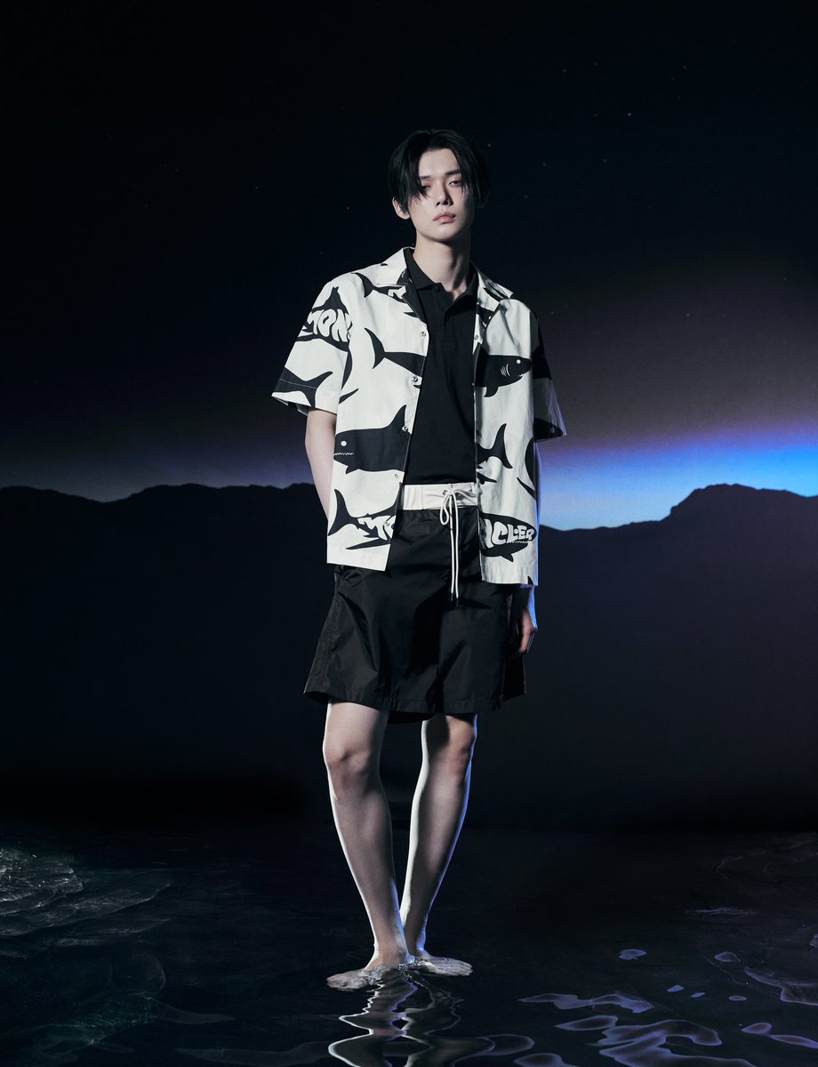 Wanderlust #협찬

익숙함은 뒤로하고, 낯설고 묘한 매력으로 가득한 몽클레르. 그 세계를 추적하는 연준의 여정. 

#몽클레르 #Moncler #몽클레르컬렉션 #MonclerCollection #투모로우바이투게더 #연준 #TOMORROW_X_TOGETHER #YEONJUN

Check out more of our contents in <DAZED> KOREA Digital.