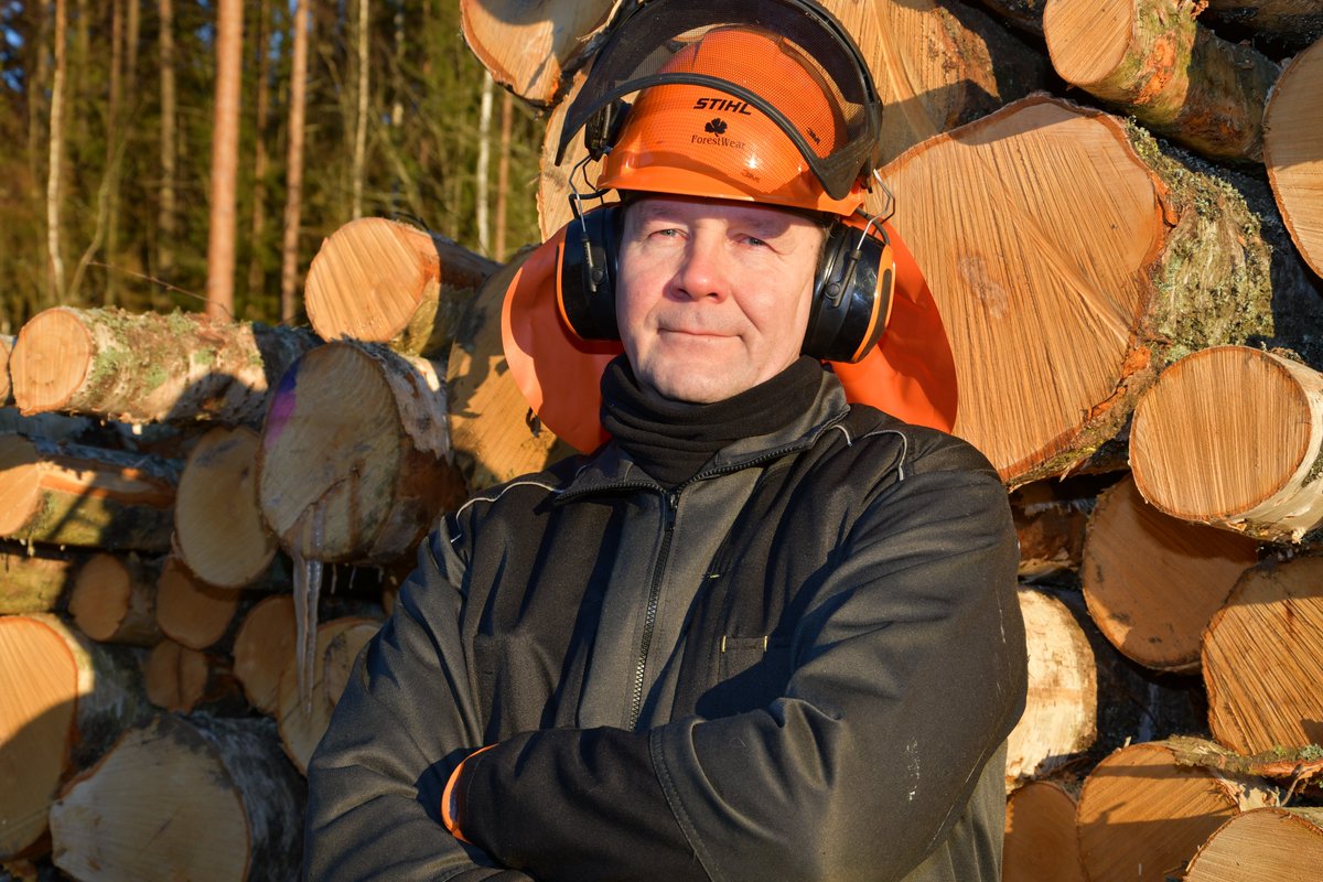 Maa- ja metsätalousministeriön kansliapäällikkö Pekka Pesonen toteaa tuoreessa Metsä vastaa -artikkelissa: "Tähän yleiseen hallituksen talouslinjaan ei sovi, että ryhdymme kuristamaan talouden ja työllisyyden kannalta näin keskeistä toimialaa. Meillä ei ole ministeriössä