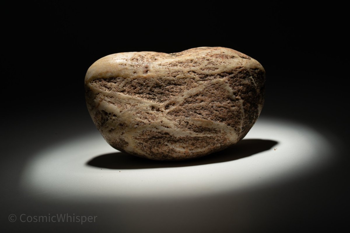 CosmicWhisperX's tweet image. Geological Name: Layered Chalcedony
Cosmic Energy: Balances emotions, aligns subtle bodies, amplifies inner wisdom, clears stagnant energy, connects earth and ether, and supports conscious transformation through layered crystalline frequencies.
#ChalcedonyFlow #CrystalAlignment