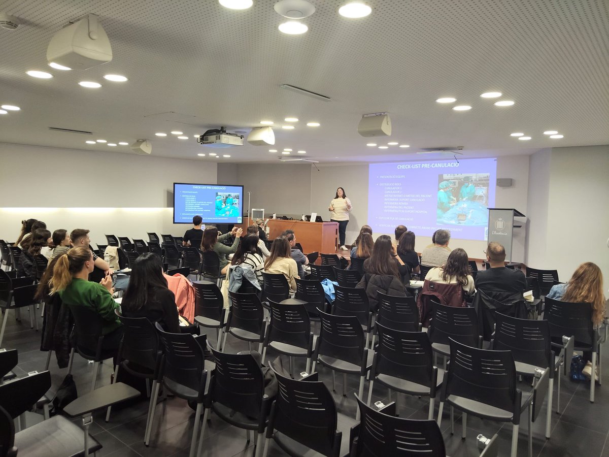 Ahir infermeres de varies UCI catalanes van rebre formació en ECMO al curs organitzat per la <a href="/SOCMIC/">SOCMIC</a> i portat a terme per professionals de l’equip d’ECMO de <a href="/vallhebron/">Vall d'Hebron</a>