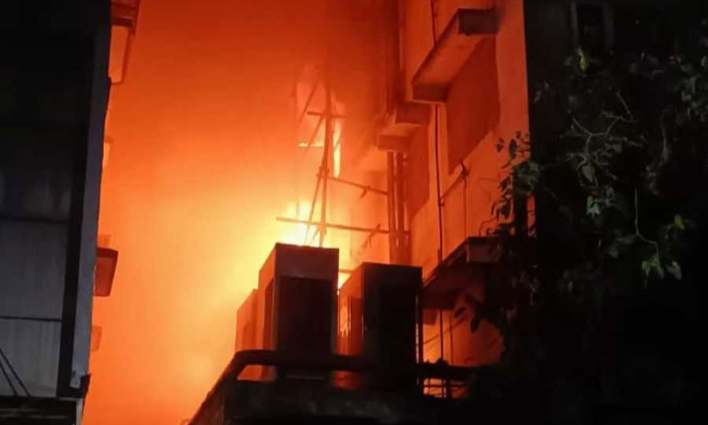 কলকাতায় আবাসিক হোটেলে আগুন, নিহত ১৪