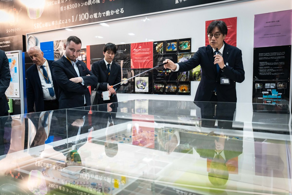 ４月２４日、教育・研究・開発・青年省のジェンベラ副大臣は、スロヴァキアの大学の代表者とともに、埼玉県和光市にある理化学研究所を訪問し、自然科学、工学、生物医学等の分野における今後の協力の可能性について議論しました。また、同研究所に所在する仁科加速器科学研究センターを視察しました。