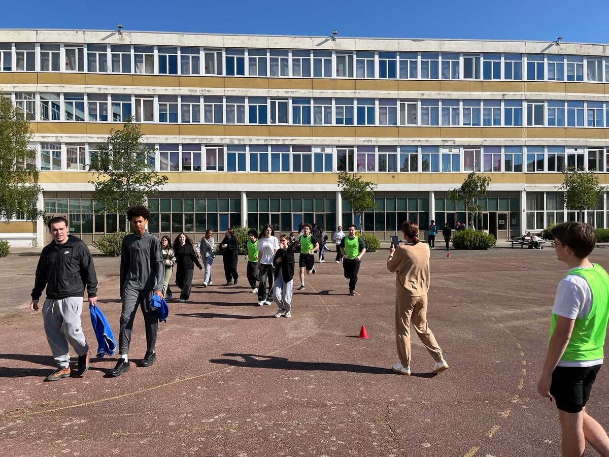 Action Course contre la faim au lycée. Bravo à tous ceux qui ont participé et organisé. Dons jusqu’au 16/05 possible. ⁦<a href="/dsden76/">DSDEN76</a>⁩ ⁦<a href="/ac_normandie/">Académie de Normandie</a>⁩ ⁦<a href="/cclf06/">CourseContrelaFaim06</a>⁩ ⁦<a href="/LeHavreMetro/">Le Havre Seine Métropole</a>⁩