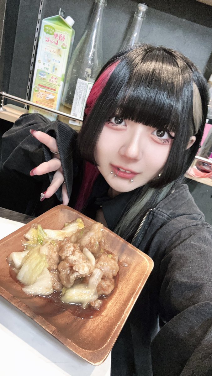 cafe2_Quest's tweet photo. 2025/4/30(水)

【日替わり】
鶏肉と白菜のとろとろうま塩炒め

【 本日のデザート】
 スイートポテト🍠

勇者様のご来店お待ちしております⚔🛡
#cafe2_Quest #勇者 #レベ上げ #ゲーム世界 #大須 #大須コンカフェ #勇者飯

@homura_Quest https://t.co/qcuHZ7kP0Q