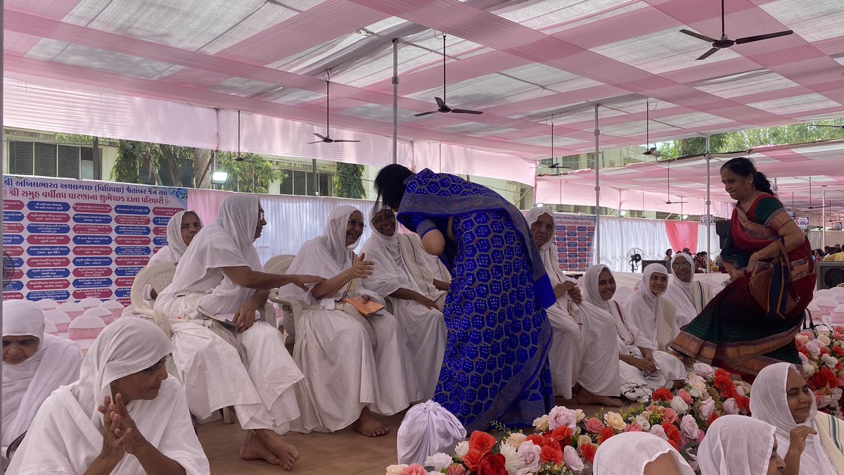 NehalShahBJP's tweet photo. On the auspicious occasion of Akshaya Tritiya (Akha Teej), received blessings from Param Pujya Acharya Bhagwant Shri Kavindrasagarsurisvarji Maharaj Saheb at the Samuha Varshitap Paranotsav organized by Shri Akhil Bharat Achalgach Vidhipaksh Shwetamber Jain Sangh in Matunga.

Prayed for the well-being of all Tapasvis and for universal peace and prosperity.

🙏જય જિનેન્દ્ર🙏

#AkshayaTritiya #Jainism #Jain