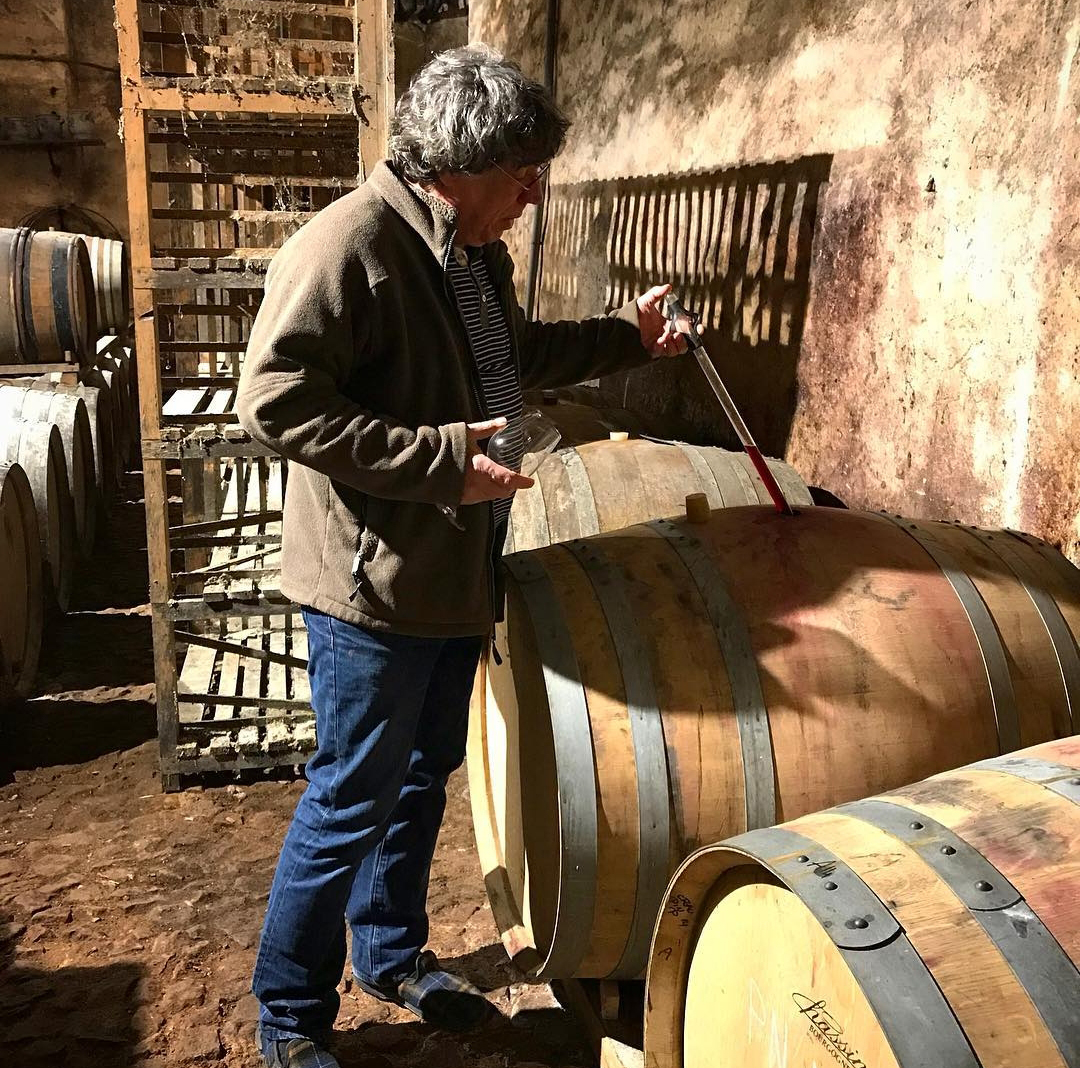 marc_tempe's tweet image. All our wines, not just the Pinot Noir, are matured in tuns or barrels for a minimum of two years
#marctempe #biodynamics #zellenberg #drinkalsace #alsacerocks #pinotnoir

(Photo : Cuvée Magazine)