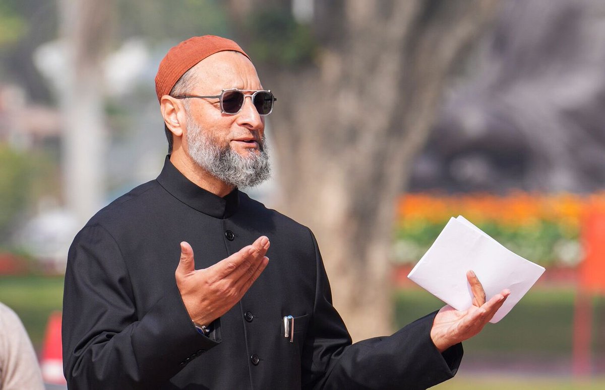 देश के तमाम विपक्षी नेताओं को असदुद्दीन ओवैसी साहब से सीखने की ज़रूरत है,

जब देश की सुरक्षा और सम्मान का विषय आता है तब कैसे एक साथ मिलकर देश के हित को देखते हुए बोला जाता है,

हाल ही में हुए घटनाक्रम पर मुझे सबसे अच्छे बयान ओवैसी साहब के ही लगे हैं,

ओवैसी साहब के अंदर यह बेहद