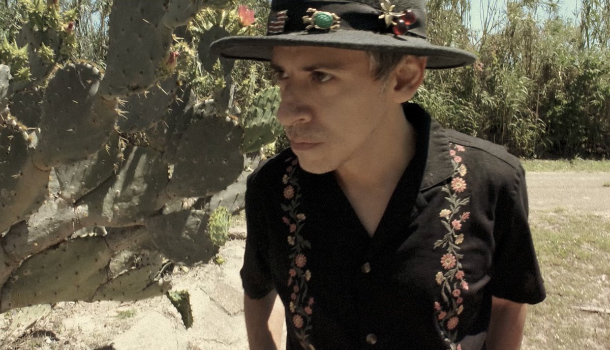 Black Roses DIY Music Video crosses 1000 views. #rock #music 
youtu.be/4-KIvd-mj-0?si…