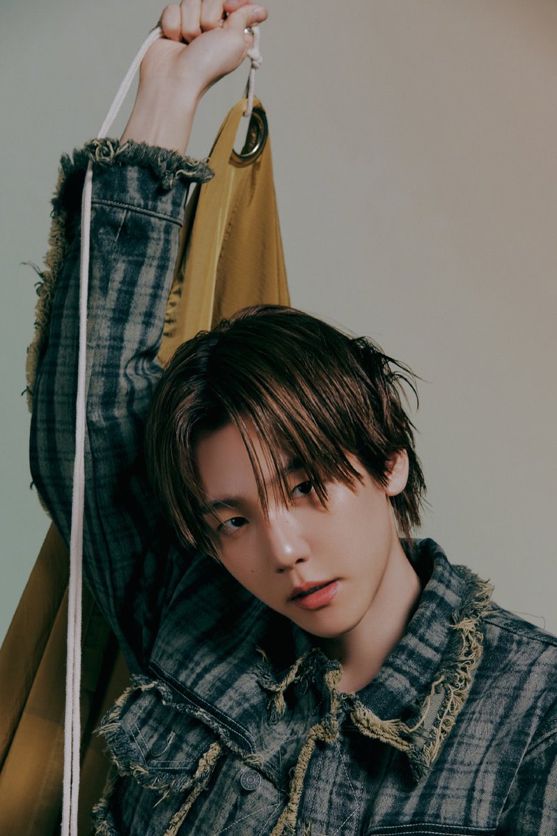 Essence💙
#백현 #BAEKHYUN #EssenceofReverie
<a href="/B_hundred_Hyun/">Baekhyun_EXO</a>