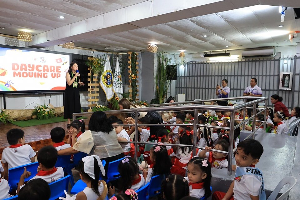IloveTaguig1's tweet photo. Growing up has just begun! 

Congratulations to our Daycare pupils of Rizal 1 &amp; 2 Child Development Center and Upper Bicutan CDC on their Moving Up Ceremony today!
#DayCareMovingUp
#ECCD
#ILoveTaguig https://t.co/RJe7XeFnDI
