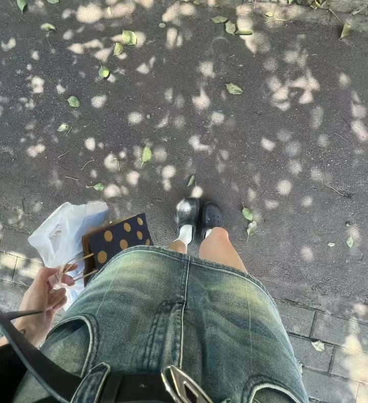 看见鞋子就能发情的，嗑 100 个头
#女s #胁迫 #锁 #调教 #白袜 #sm #女爹 #sm