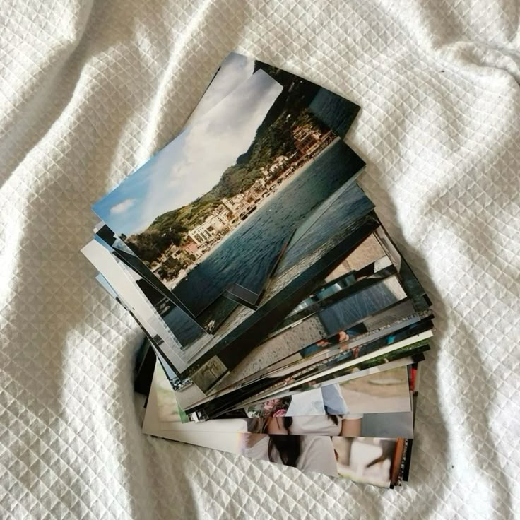 etherealdior's tweet photo. wednesday blues https://t.co/L5TfiNQhZR