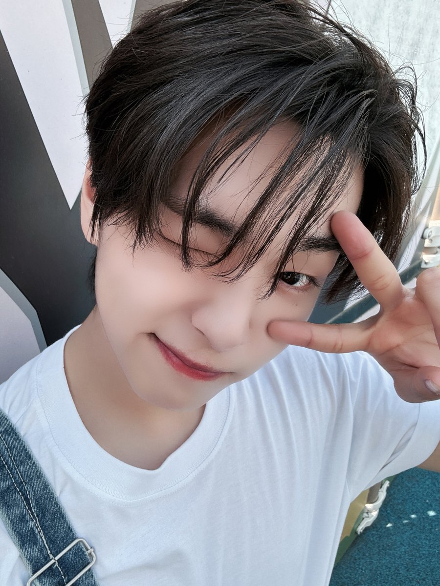 GHOST9OFFICIAL's tweet photo. [📸]

💌 
└  강성은 못말려 💖

#GHOST9 #고스트나인
#LEEKANGSUNG #이강성
#HappyChildrensDay #어린이날 https://t.co/UjVxBo0VLa