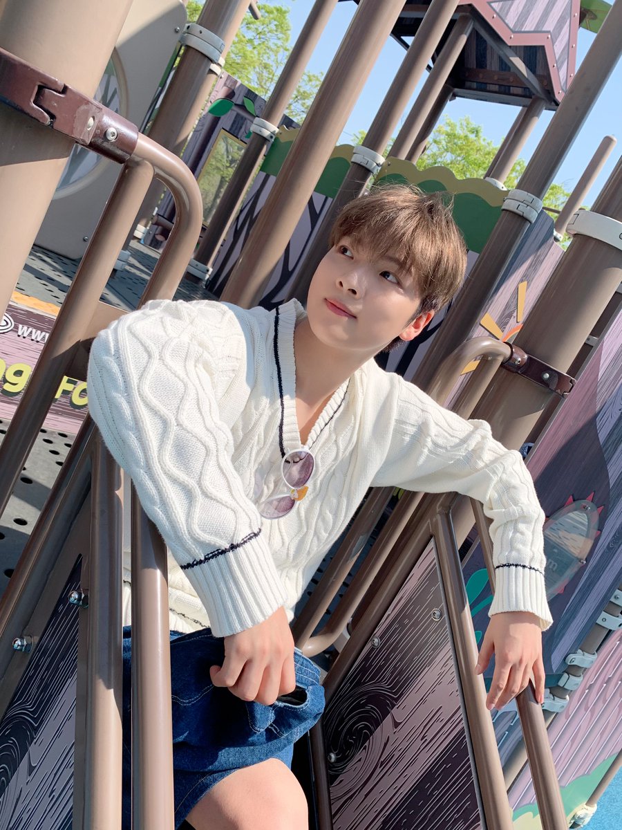 GHOST9OFFICIAL's tweet photo. [📸]

💌 
└  먹는 것을 좋아하는 활발한 아이 💖

#GHOST9 #고스트나인
#CHOIJUNSEONG #최준성
#HappyChildrensDay #어린이날 https://t.co/Mn2pZwHY6d