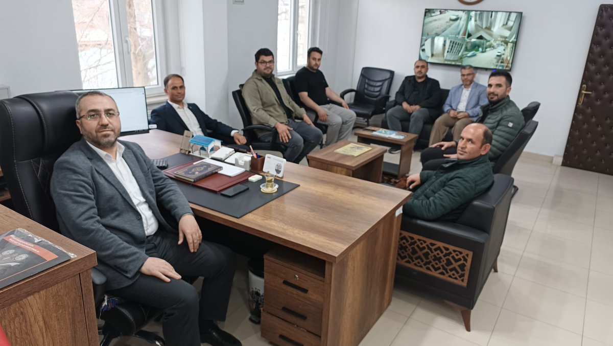 İlçe Müftümüz Çelebi GÜN ,TÜGVA Yahyalı Temsilcisi Yunus SAKIZLI ve beraberindeki yönetim kurulu üyelerini makamında kabul etti. Ziyaretleri için kendilerine teşekkür eden ilçe müftümüz, görevlerinde kolaylıklar ve başarılar diledi.