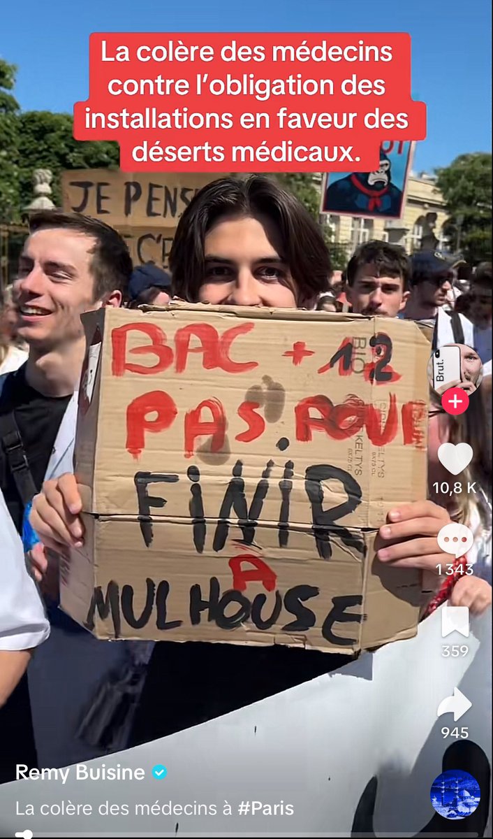 NicolasFramont's tweet image. On a un souci avec la sociologie des étudiants en médecine. Pour pouvoir se balader avec une pancarte pareille sans que tes camarades te disent « mec t’es au courant que Mulhouse c’est une super grande ville ? » (et pas vraiment un désert médical en plus) faut un sacré entre soi