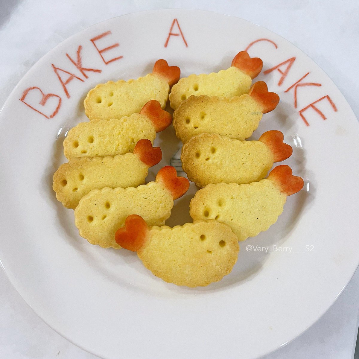 저 면접 보러 왔는데 너무너무 떨리니까 제가 구웠던 새우튀김 쿠키 보시고 마음으로 응원해주세요………🥹