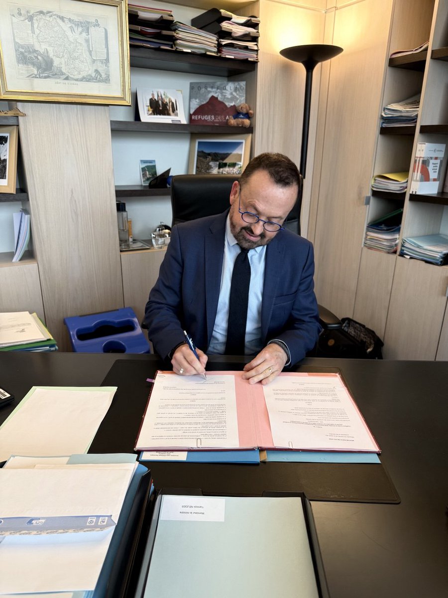 [Pacte contre les déserts médicaux]

Ce matin, l’arrêté que j’ai signé autorisant la primoprescription par les infirmiers en pratique avancée (IPA) a été publié au Journal Officiel.

Il y a trois mois, en actant par décret l’accès direct aux IPA, je m’étais engagé à relancer