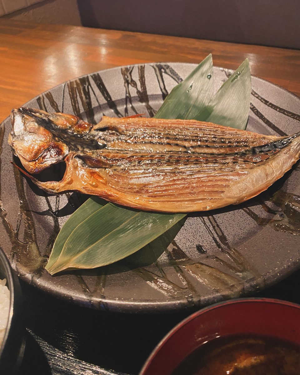 basashifuuma's tweet photo. 五代目の口利きで熱海網代より直送のこちらはトロサバの干物😍絶品😋‼️
5月限定商品となりますのでお早めに🔥
#himonoya_ajiro 
#熱海網代
#絶品 https://t.co/r9yazQWnkZ