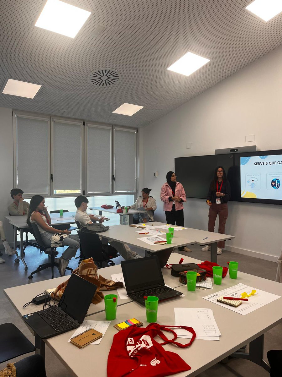 carmelitestgn's tweet image. #ADMTWC #POSTC Molt bona participació ahir dels nostres alumnes de Cicles Formatius i Batxillerat, finalistes al 2n Hackdipta organitzat per  la @dipta_cat. Solucions emprenedores! #aprenemfentipensant #viucarmelites