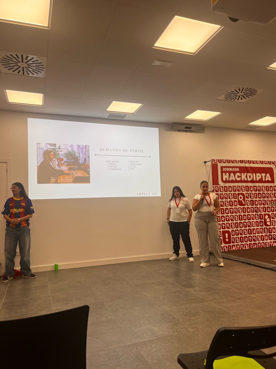 carmelitestgn's tweet image. #ADMTWC #POSTC Molt bona participació ahir dels nostres alumnes de Cicles Formatius i Batxillerat, finalistes al 2n Hackdipta organitzat per  la @dipta_cat. Solucions emprenedores! #aprenemfentipensant #viucarmelites