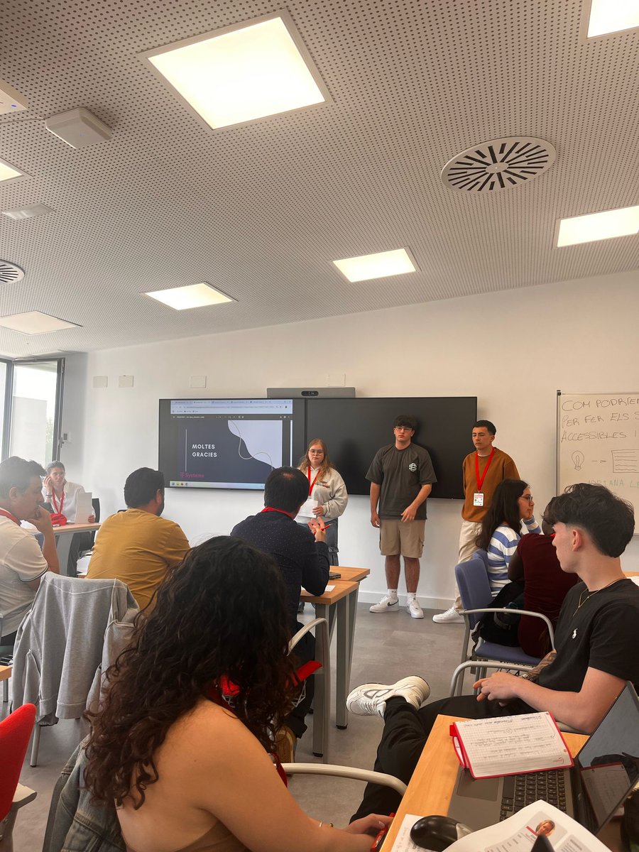 carmelitestgn's tweet image. #ADMTWC #POSTC Molt bona participació ahir dels nostres alumnes de Cicles Formatius i Batxillerat, finalistes al 2n Hackdipta organitzat per  la @dipta_cat. Solucions emprenedores! #aprenemfentipensant #viucarmelites