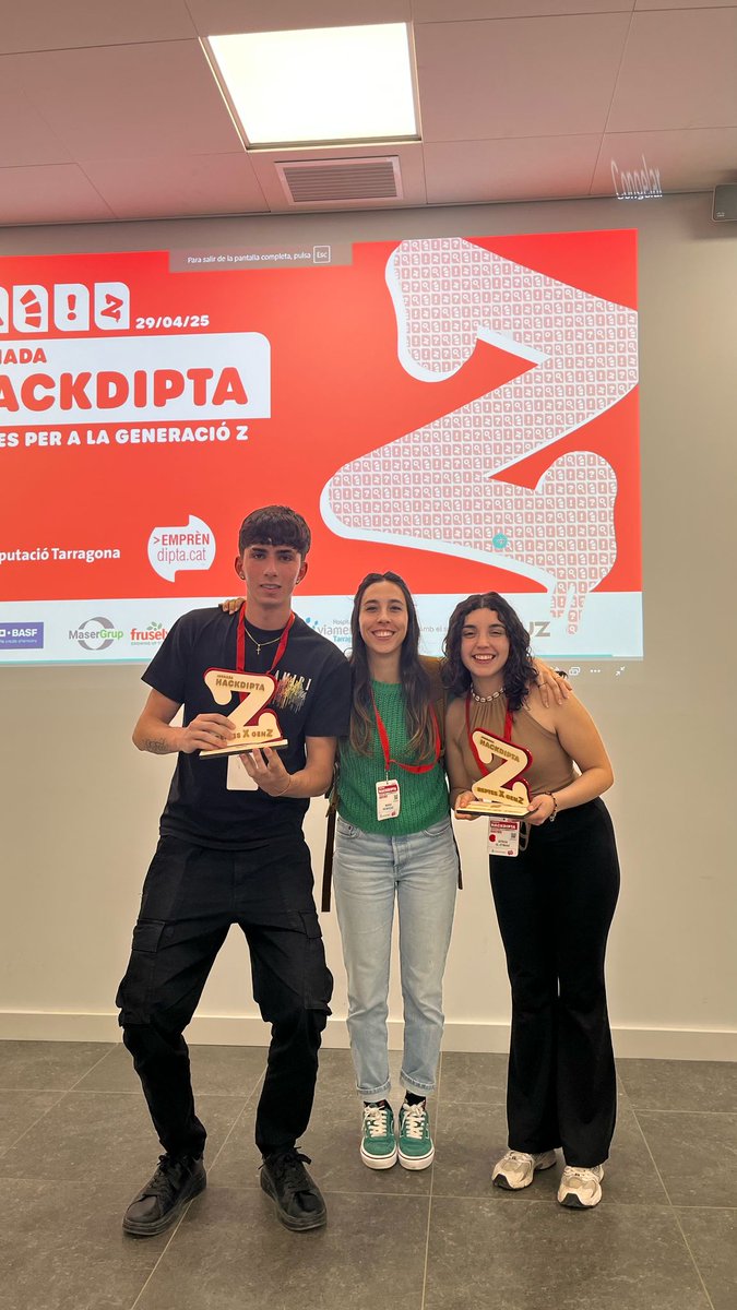 carmelitestgn's tweet image. #ADMTWC #POSTC Molt bona participació ahir dels nostres alumnes de Cicles Formatius i Batxillerat, finalistes al 2n Hackdipta organitzat per  la @dipta_cat. Solucions emprenedores! #aprenemfentipensant #viucarmelites