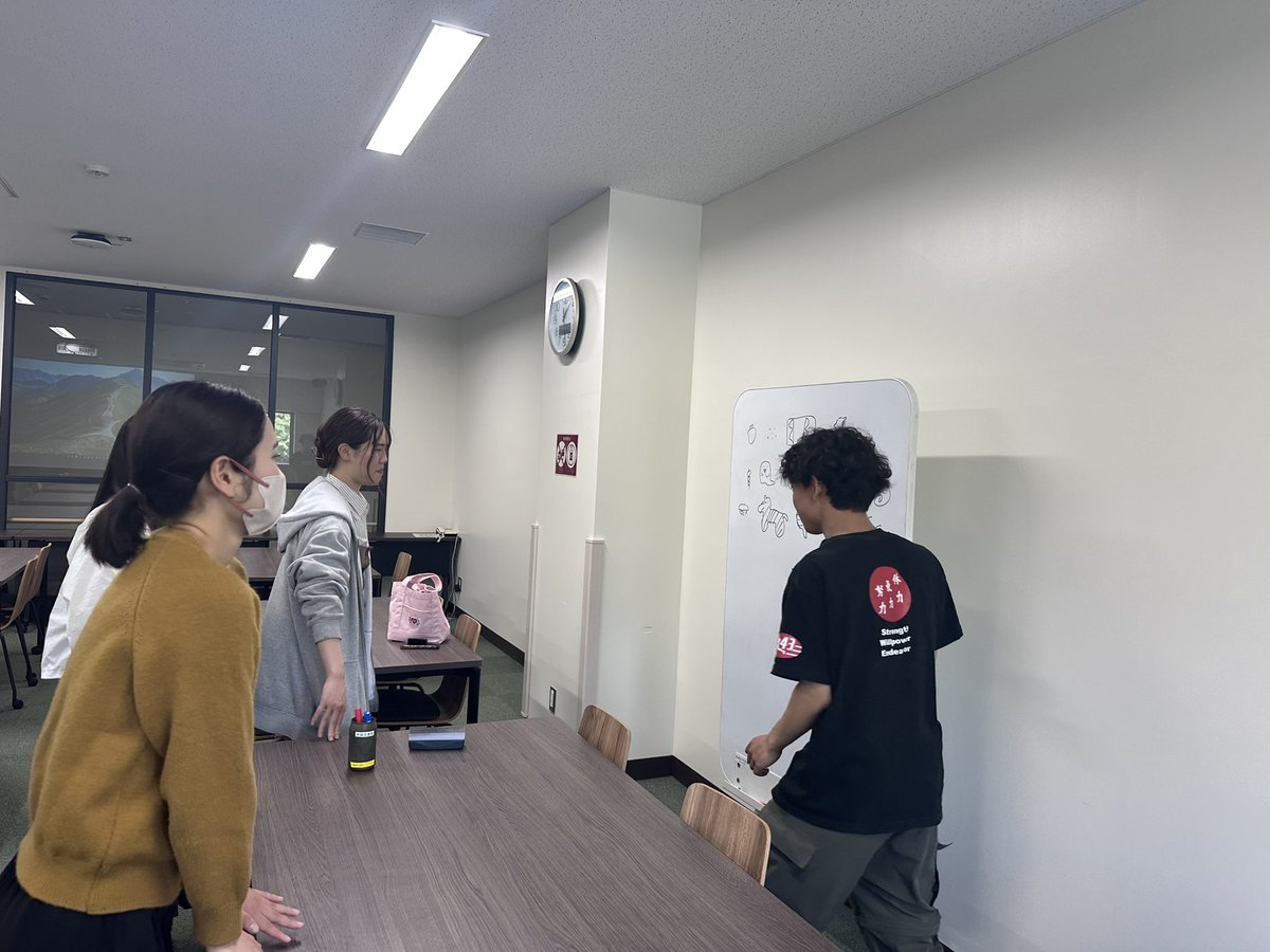 CS_Hinata's tweet photo. こんにちは！
チャリティーサンタ宮崎支部です🎅

4/26(土)に全体ミーティングを行いました！

昨年度のふりかえりや改善点だし、今後の進め方のブラッシュアップを行いました！

次回の活動は
【5/6(火) 新歓BBQ 10~15時開催】
となります✨️✨️
サンタ活動にに興味ある方は是非参加ください！ https://t.co/b3rmwZVpgh