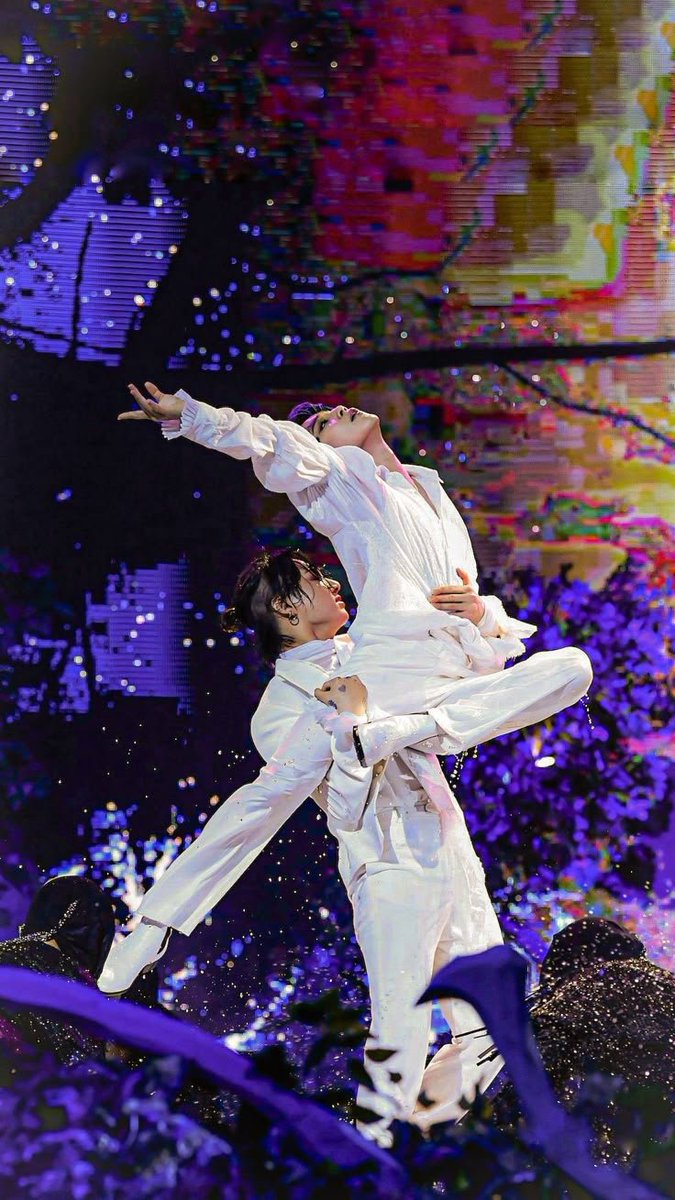 ChimmyxKookies's tweet image. Remember when this happened and the timeline collectively lost it?