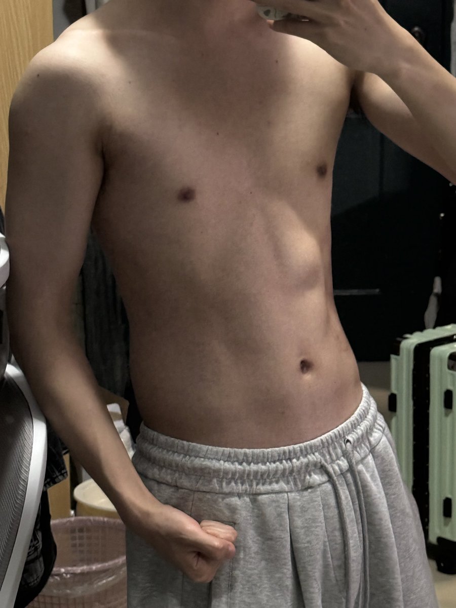 yyAndrew1's tweet photo. 硬拗还是有一点点的🤏 https://t.co/gJdF6rQfVM