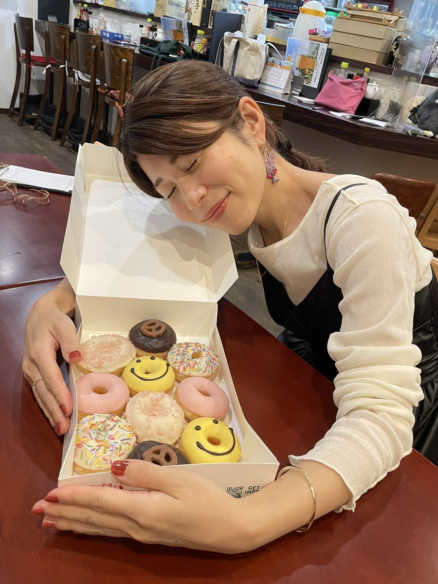 cowjonas's tweet photo. ドーナツと恵美🍩 https://t.co/Yez2gmfKnQ