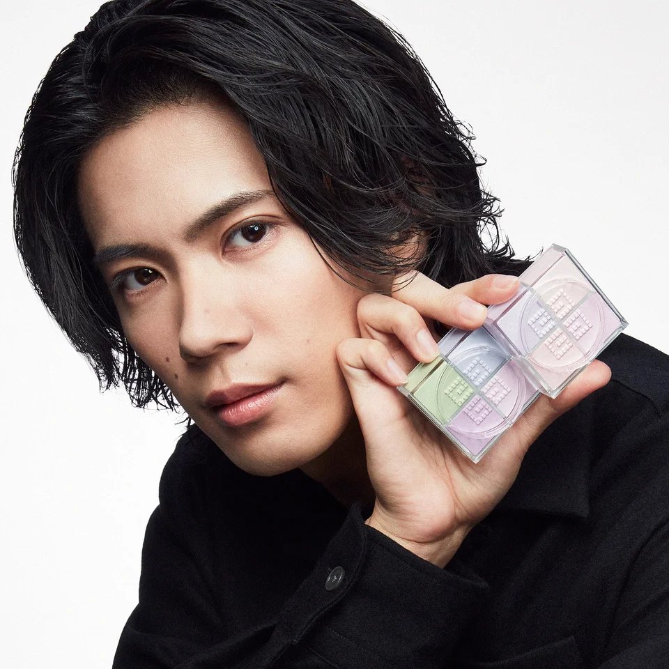 MimiBeauty__'s tweet photo. 神宮寺勇太さんの詳しい使用アイテムはこちら！

・プリズム・リーブル・スキンケアリング・コレクター ブルー、グリーン、ピーチ
・プリズム・リーブル・トラベル No.00
・プリズム・リーブル・グロウ・セラム・ファンデーション  1.5C
・プリズム・リーブル・プレップ＆セット・グロウ・ミスト
・プリズム・リーブル・ブラッシュ  4
・ミスター・アイブロウ・ペンシル  No.02
・ミスター・ブロウ・フィクサー
・ローズ・パーフェクト  108
・ル・ヌフ・ジバンシイ  09