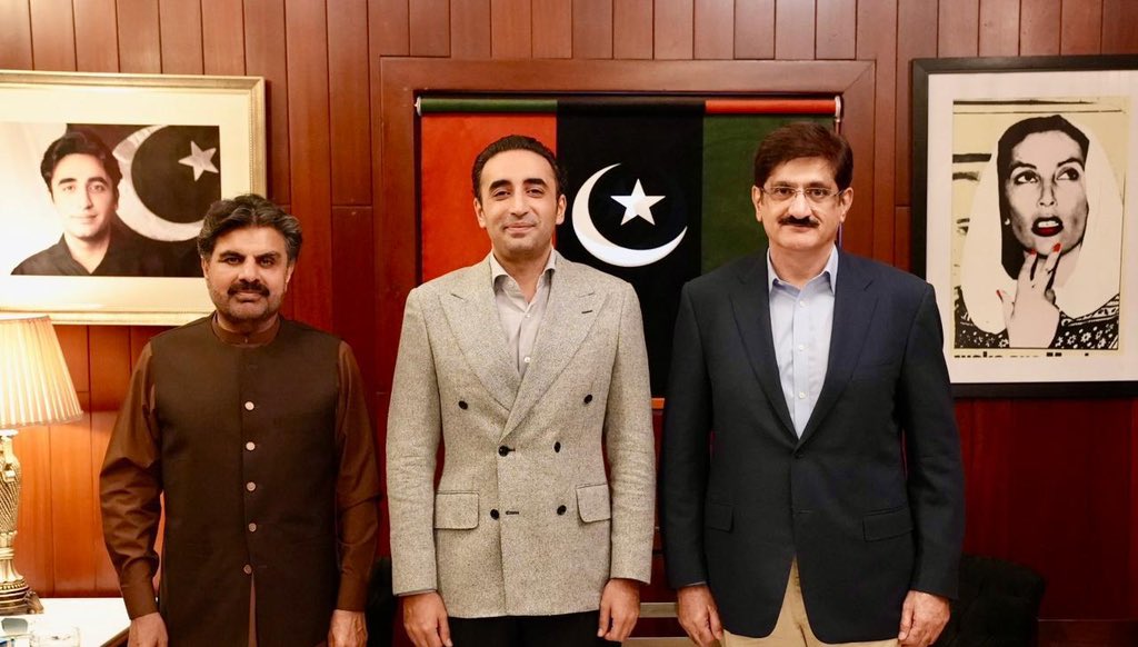 کراچی: پاکستان پیپلزپارٹی کے چیئرمین بلاول بھٹو زرداری سے وزیراعلی سندھ سید مراد علی شاہ اور سندھ میں محکمہ توانائی کے وزیر سید ناصر حسین شاہ نے بلاول ہاؤس میں ملاقات کی، اس موقع پر سندھ حکومت کی جانب سے عوامی مسائل اور ان کے حل کے حوالے سے اقدامات پر بات ہوئی۔
<a href="/BBhuttoZardari/">BilawalBhuttoZardari</a>