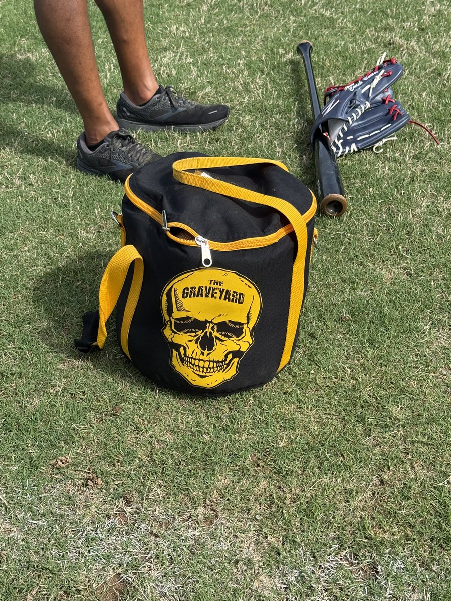 Charles_Chap10's tweet image. Thank you @GraveyardOF1 for the great Outfield work this past weekend!