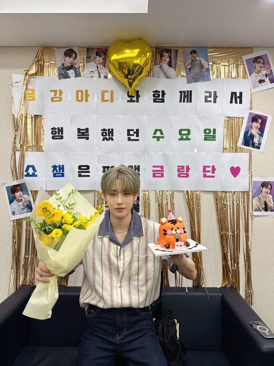 the_EPEX's tweet photo. [🎁]
매주 무대를 따뜻하게 만들어준 MC금💛 그동안 정말 수고했어요☺️
밝은 에너지와 진심이 고스란히 전해졌던 시간들, 잊지 않을게요
앞으로의 동현이도 많이 응원해 주세요💗

#EPEX #이펙스 #KEUM #금동현 #SHOWCHAMPION #쇼챔피언 #MC금 https://t.co/aVD786MyJN