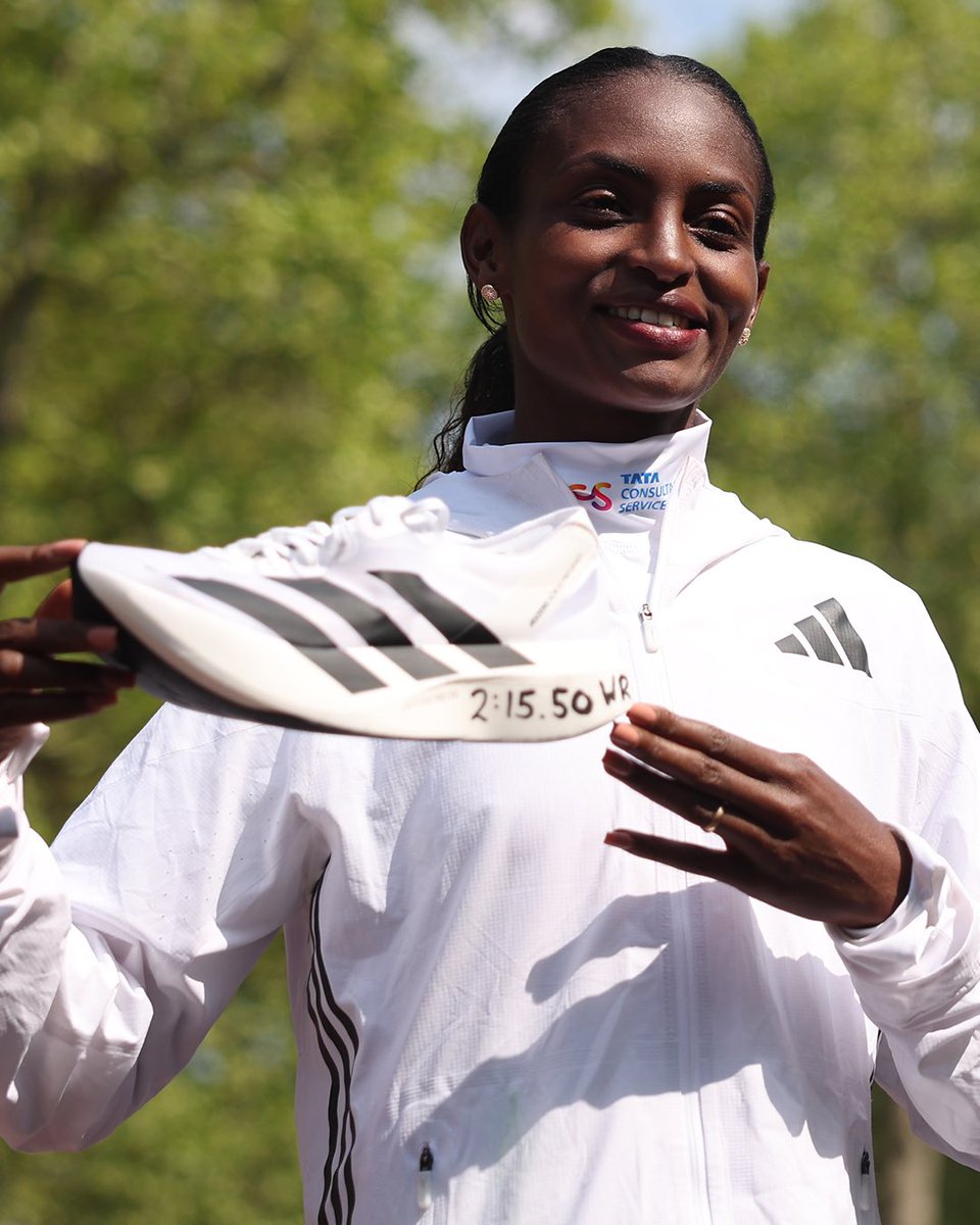 adidas's tweet image. We’re still thinking about London. 🤯
On Sunday, Tigist Assefa proved why she’s built for the greatest stage with an incredible new women’s-only marathon world record of 2:15:50.
Moments later, major marathon debutant Sabastian Sawe made a major statement by blowing away the…