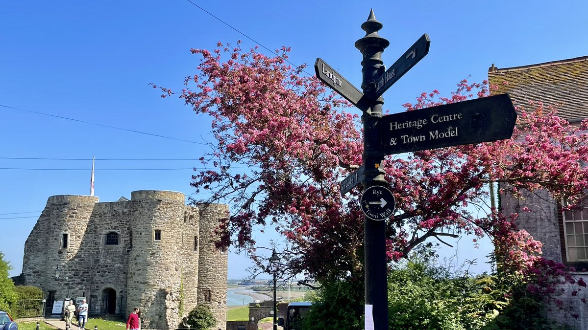 Flyingace773's tweet image. Ryeの美しい街並みと、先輩が撮影してくれたほろ酔いのあつはる🍺

ここが私のアナザースカイ🇬🇧

#Rye #ライ
#anothersky