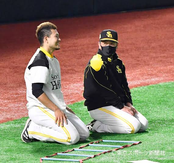 GooQrb9c's tweet photo. 千賀滉大.工藤公康 https://t.co/4ym5k5N9KJ
