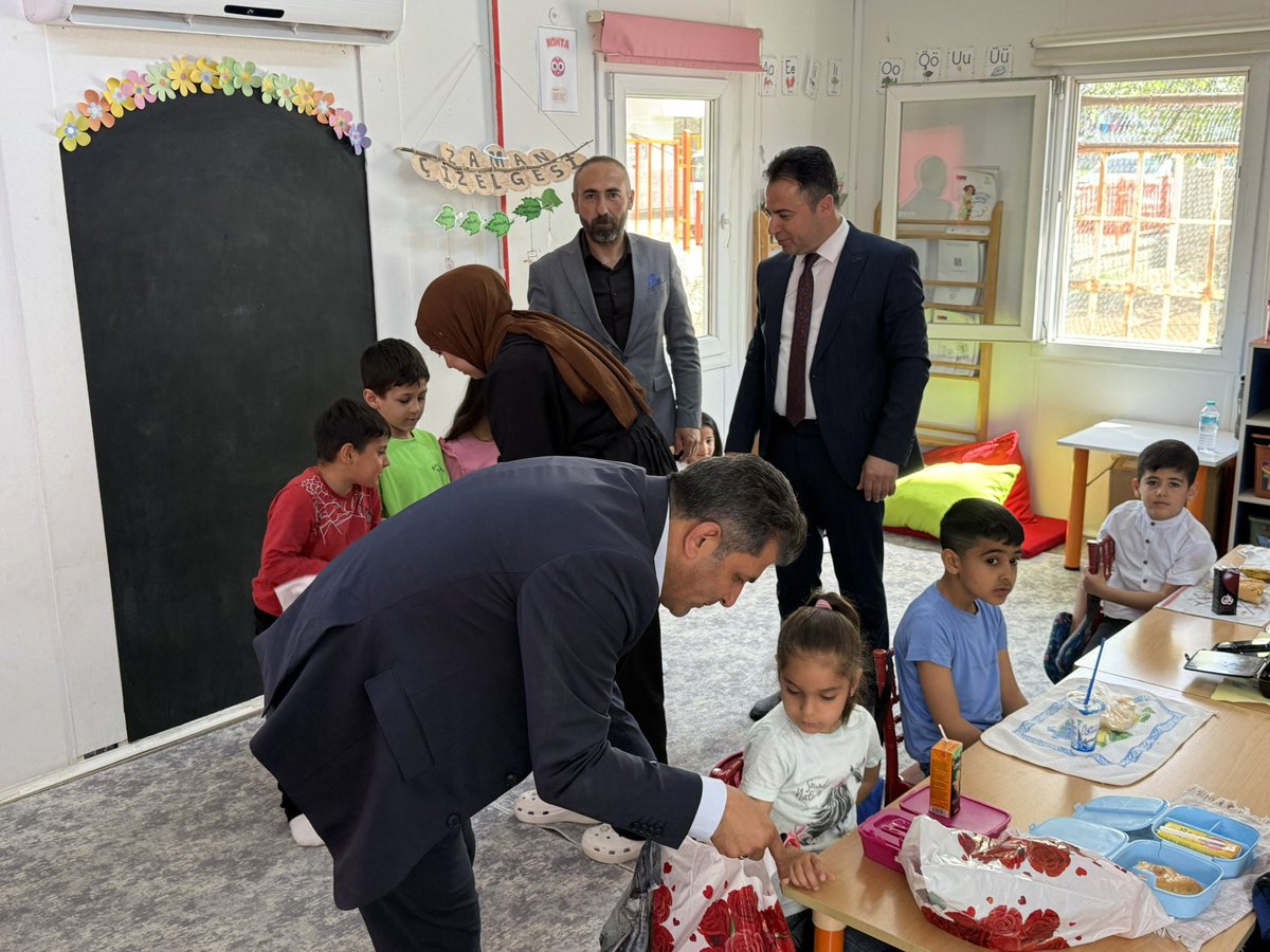 Midyat Esnaf ve Sanatkarlar Odası Başkanı Mehmet Selim YILDIZ tüm anasınıfı öğrencilerimize Suluk ve Besleme Kabı hediye etti.  İlgilerinden desteklerinden dolayı Esnaf ve Sanatkarlar Odası Başkanı Mehmet Selim YILDIZ‘a teşekkür ederiz.

<a href="/abdurrahimdmr47/">Abdurrahim DEMİR</a> <a href="/abdubakitek/">abdlbakitk</a> <a href="/makdag47/">Makdag</a>