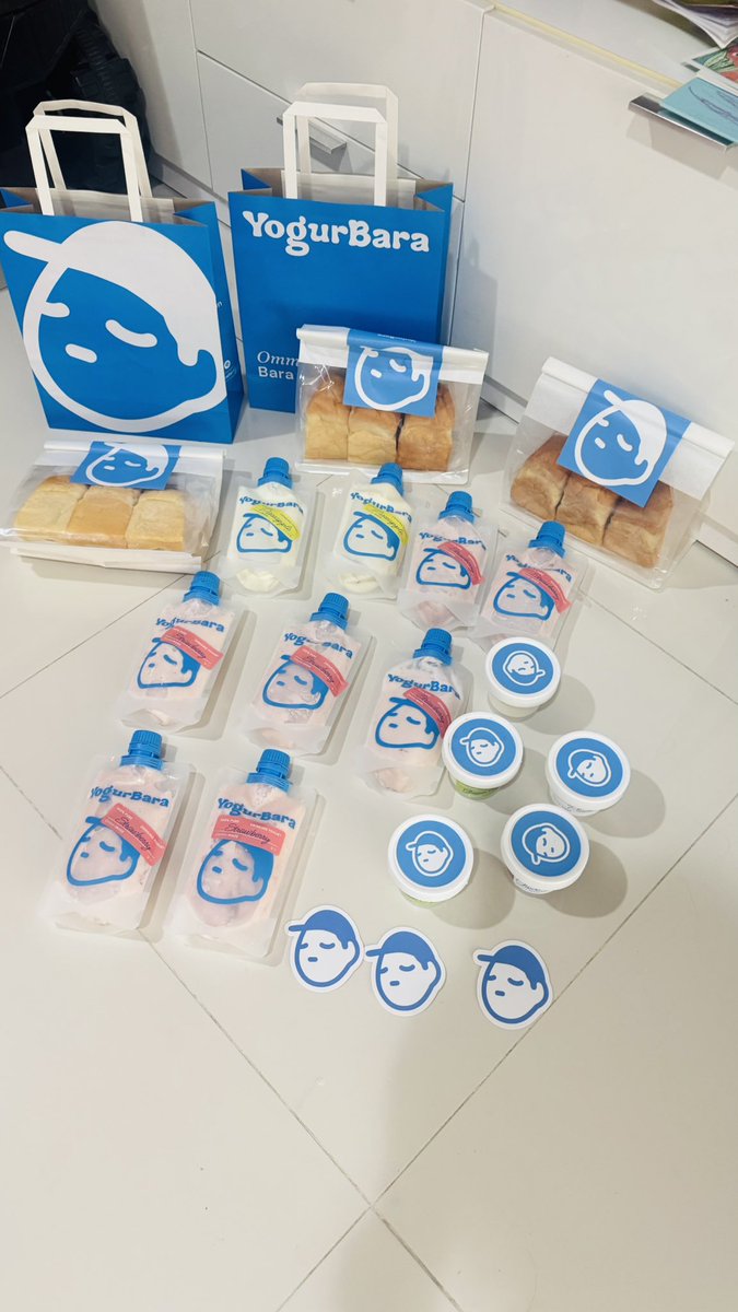 YonladaWanrang's tweet photo. ผลประกอบการวันนี้ สัปดาห์นี้กินโยเกิร์ตแทนข้าวค่ะ😆
มาอุดหนุนอัปป้าออมม่า(แม่ของเพื่อนแหละ) เพราะสำหรับเจบี เราเป็นได้แค่เพื่อน🌴🤭
#Yogurbara #YogurbaraThailand #OmmaMadeYogurtBaraLovesIt
#GOT7 #JByogurbara #JBGot7 #cafeyogurbara #ParagonDepartmentStore https://t.co/PW2aTGZ5qC