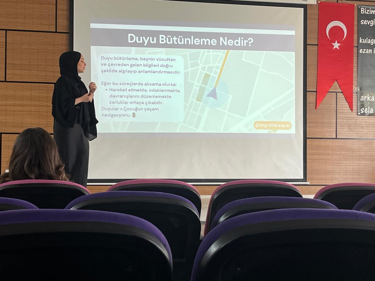 Samsun Özel Çocuklar Derneği'nden Ergoterapist Dilara Ayar,Sosyal Hizmet Uzmanı Burcu Aleyna Aslan,Psikolog Sedef Akça okulumuz öğretmenlerine otizm farkındalık eğitimi,günümüz çocukluk çağı sorunları ve ergoterapi üzerine seminer vermişlerdir.Emeği geçen herkese teşekkür ederiz.