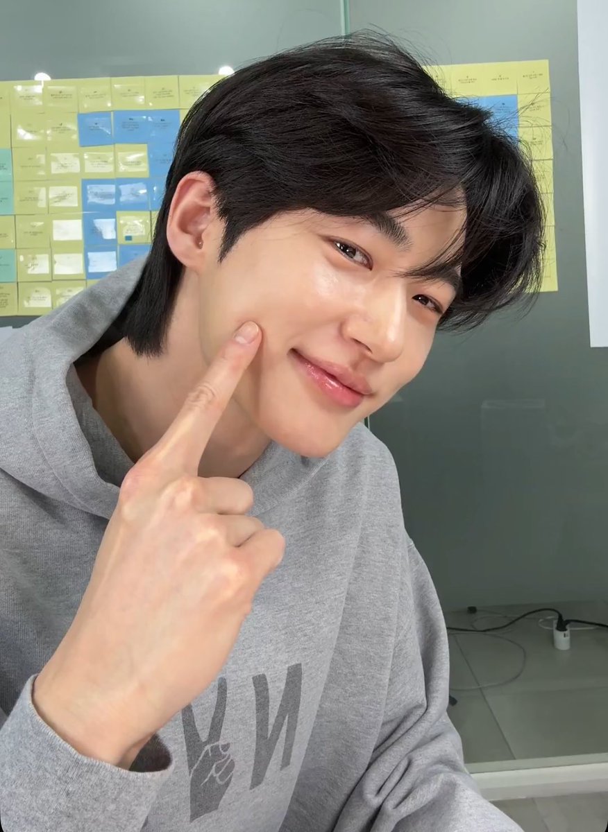 우석사이 tweet media