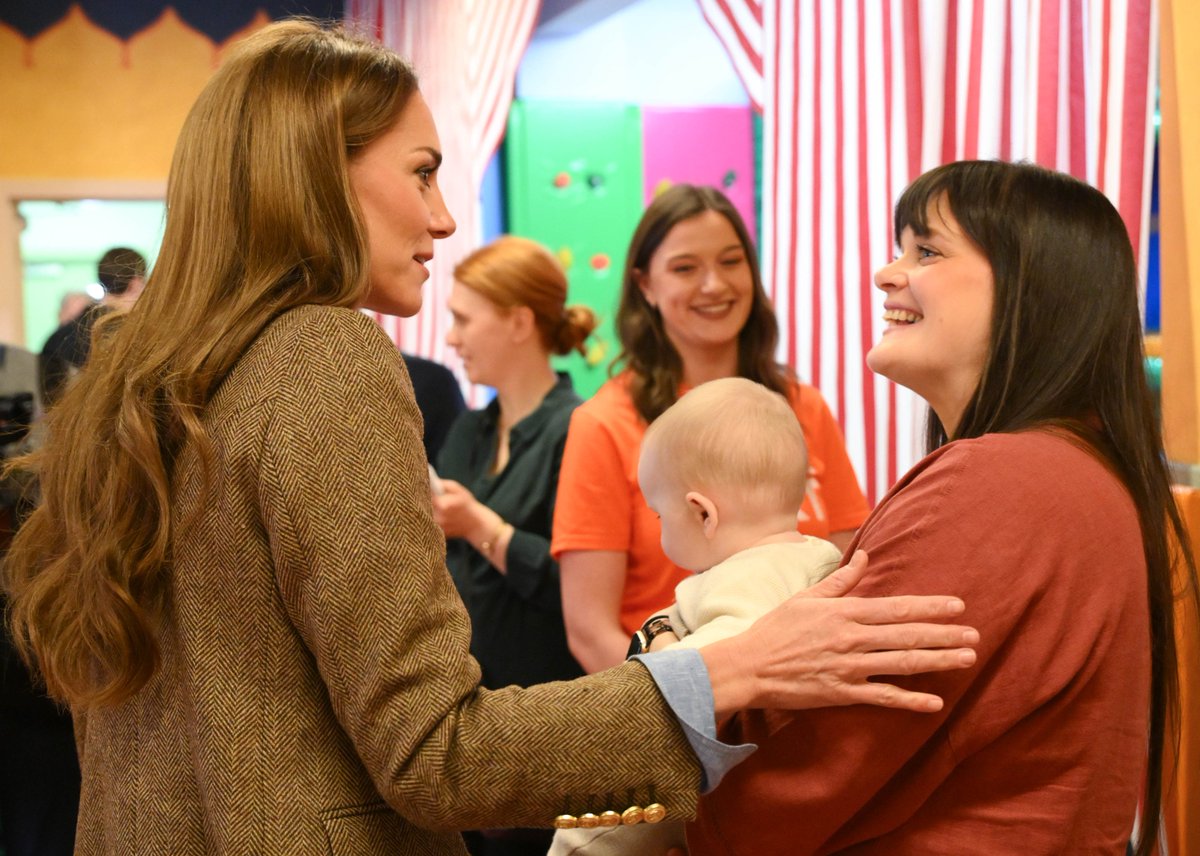 The Royal Foundation Centre for Early Childhood (@earlychildhood) on Twitter photo Helping to build family connections on the Isle of Mull!
Delighted that @homestartuk Lorn shared with <a href="/KensingtonRoyal/">The Prince and Princess of Wales</a> how they are supporting families with young children to promote social and emotional development using The Shaping Us Framework.
centreforearlychildhood.org/our-work/resea… Helping to build family connections on the Isle of Mull!
Delighted that @homestartuk Lorn shared with <a href="/KensingtonRoyal/">The Prince and Princess of Wales</a> how they are supporting families with young children to promote social and emotional development using The Shaping Us Framework.
centreforearlychildhood.org/our-work/resea…