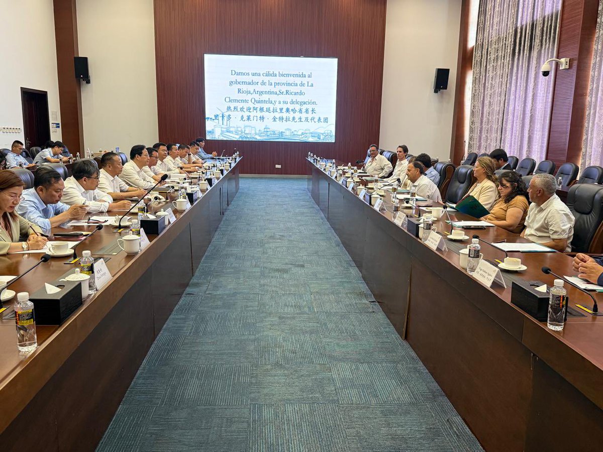 La energía nuclear se consolida como una alternativa renovable clave para el mundo.
Visitamos la planta China Nuclear Power Corporation en Hainan, China, donde nos reunimos con sus autoridades y representantes del Condado Autónomo Li de Changjiang.
Recorrimos plantas en