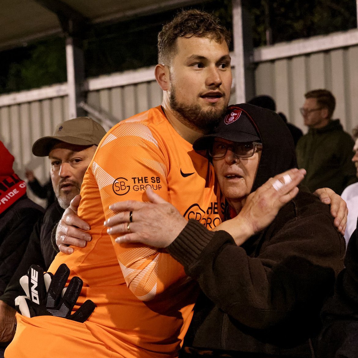 Bracknell Town FC (@bracknelltownfc) on Twitter photo EACOTT signs With a Safe Pair of Hands 🧤🖊️📝
<a href="/MichaelEacott/">Michael Eacott</a> signs for another season with the Robins - up until June 2026.
We’re so pleased he’s here to stay and look forward to seeing him in a Robins shirt again for the 2025/26 season. EACOTT signs With a Safe Pair of Hands 🧤🖊️📝
<a href="/MichaelEacott/">Michael Eacott</a> signs for another season with the Robins - up until June 2026.
We’re so pleased he’s here to stay and look forward to seeing him in a Robins shirt again for the 2025/26 season.